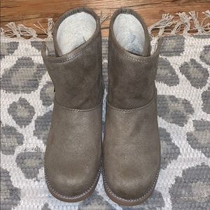 Brown fuzzy boots